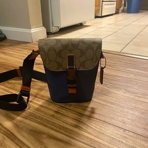 100% Authentic Coach TRK SML FLAP CRSBDY SG CANVAS. Never Used. $250 Retail